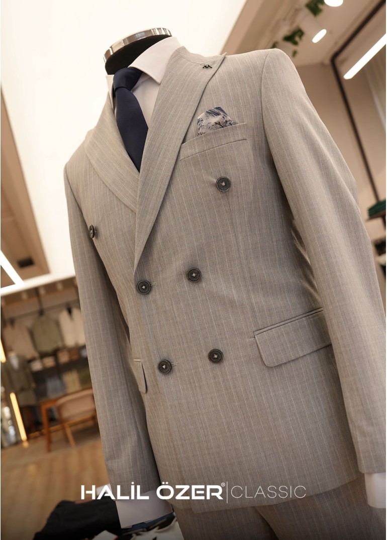 Açık Gri Çizgili Kruvaze Takım Elbise