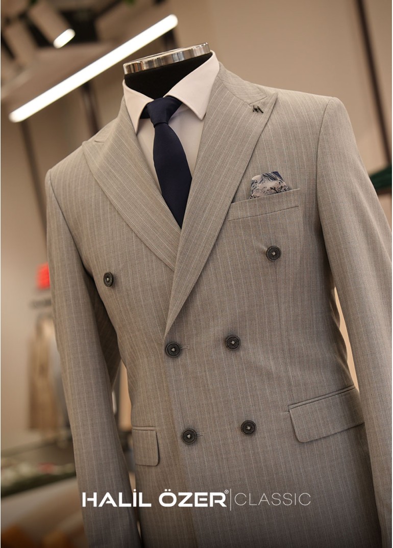 Açık Gri Çizgili Kruvaze Takım Elbise