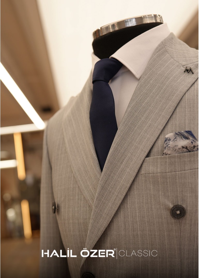 Açık Gri Çizgili Kruvaze Takım Elbise