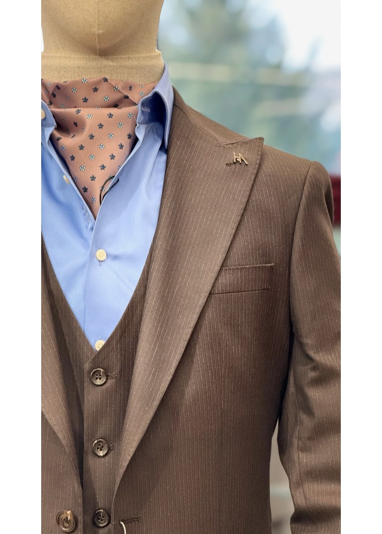 İnce Çizgi Yelekli Takım Elbise Kahverengi